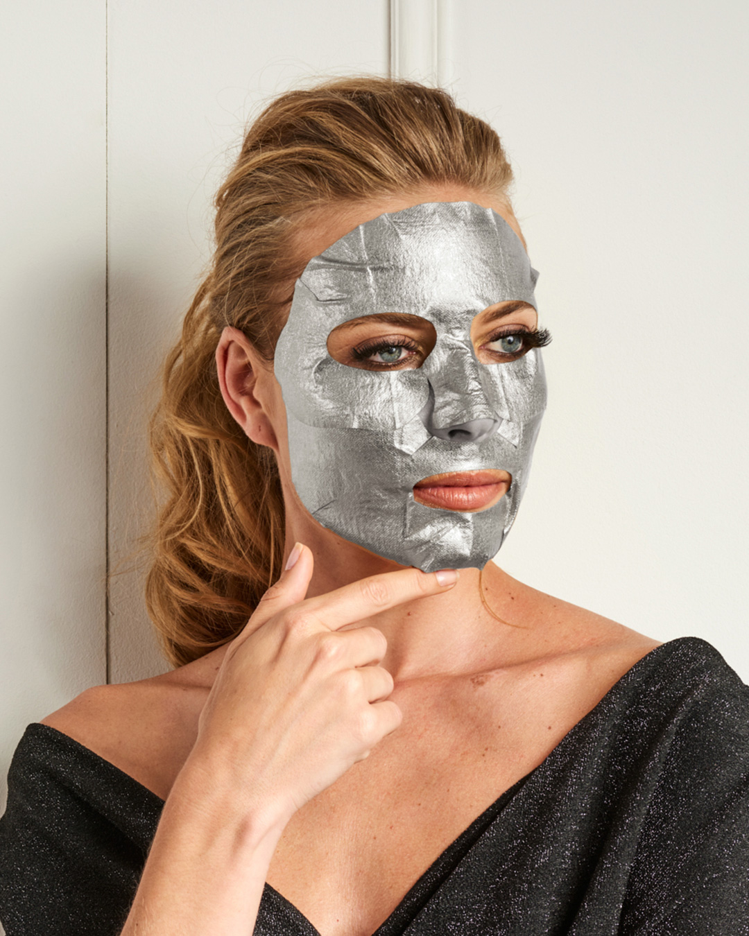IROHA Platinum Hydra Illuminating Mask - Image 2
