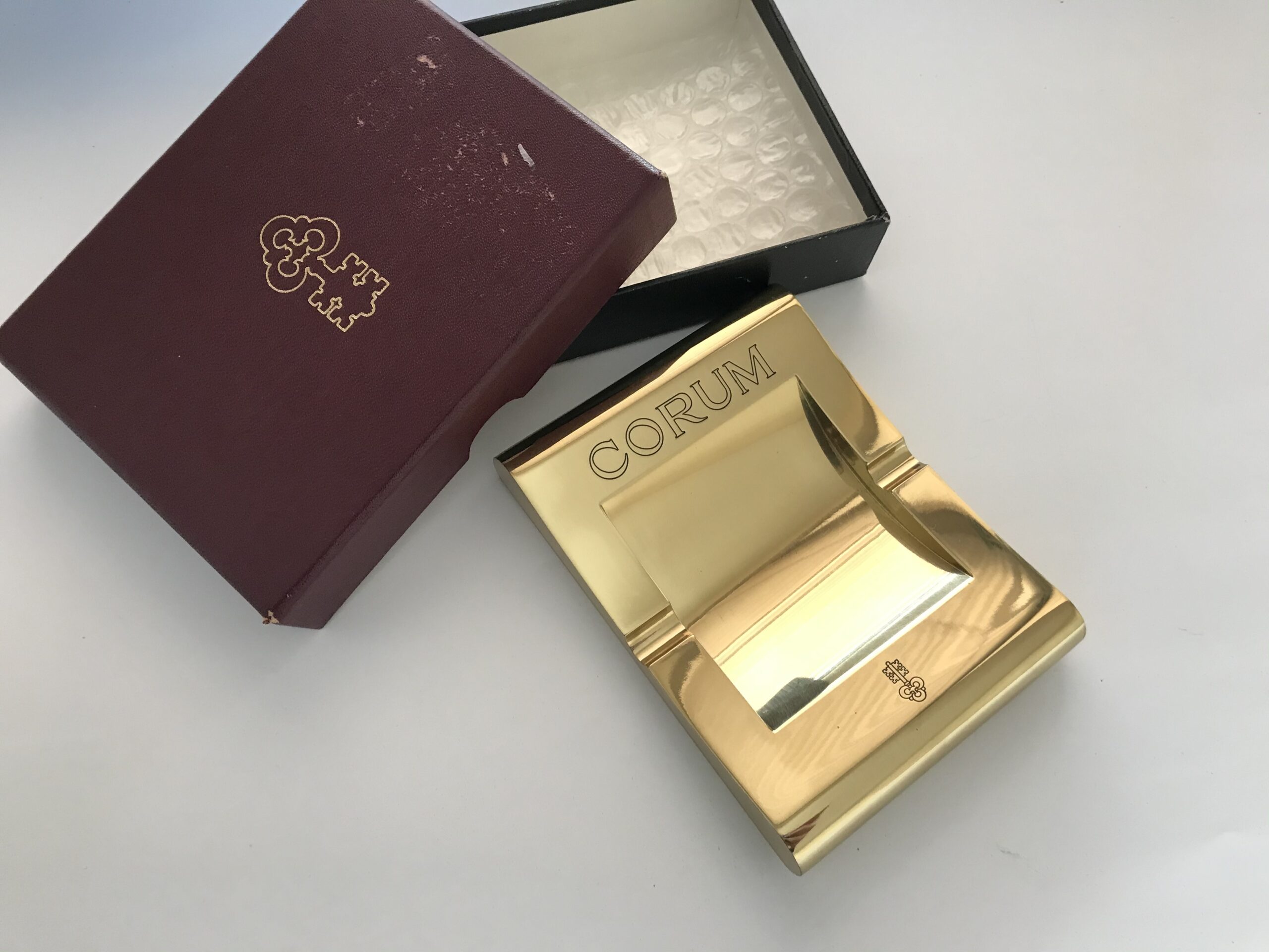 Neuer Vintage Corum Gold Aschbecher mit Originalbox