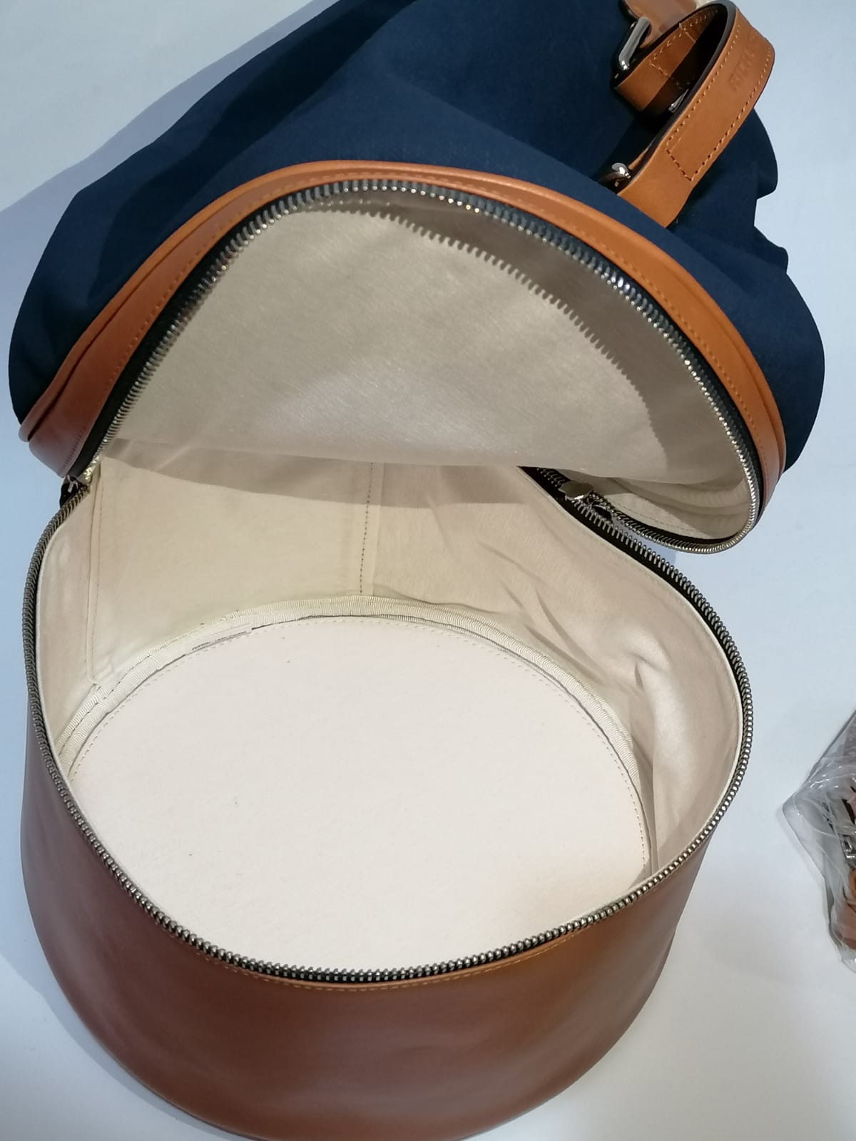 Neuer Richard Mille Rucksack Leder-Duffel Sling Bag - Image 4